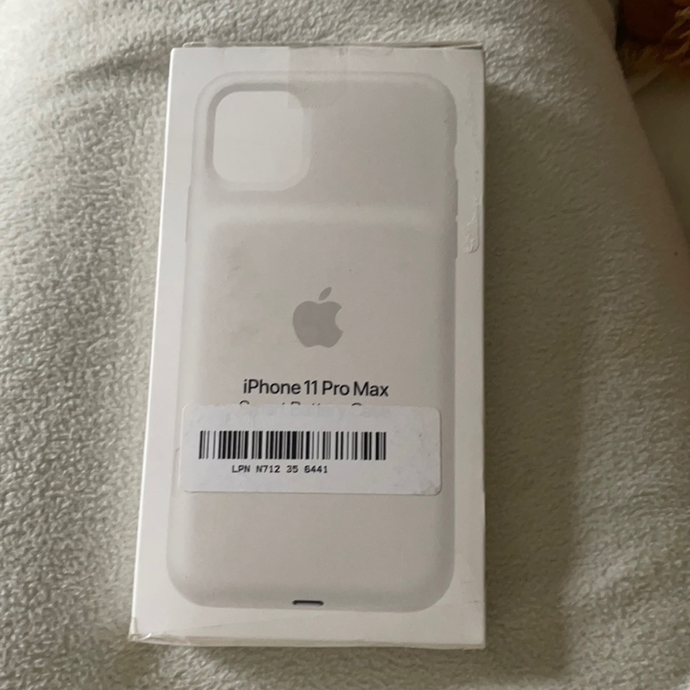 Apple iPhone 11 Pro Max charging case